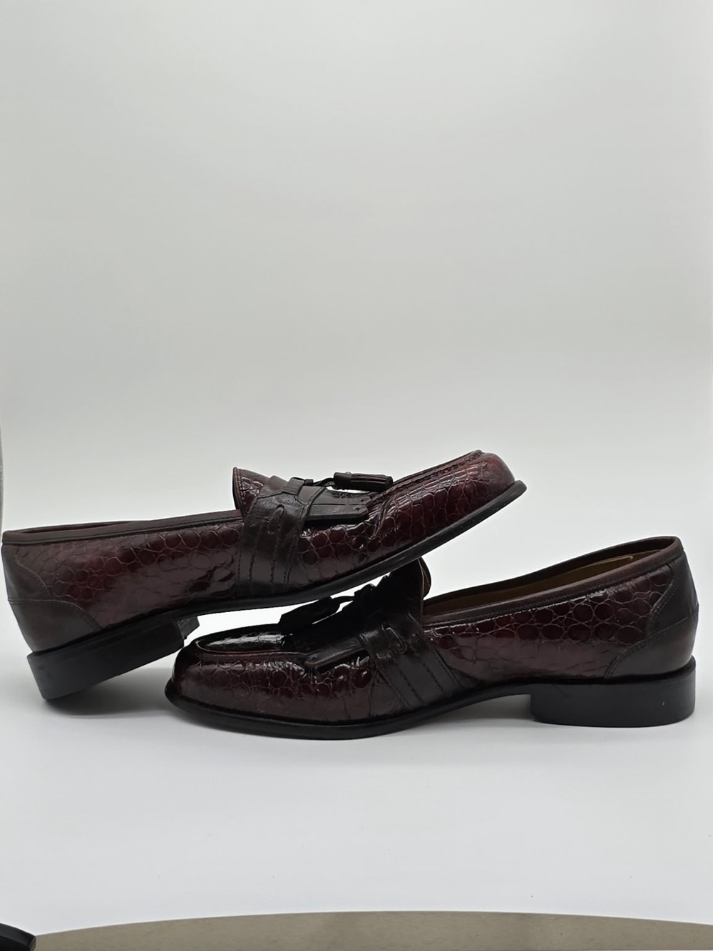 Men's Florsheim Tassel Loafers in Dark Burgundy Croc-Embossed Leather Size 8.5 - Picture 4 of 6